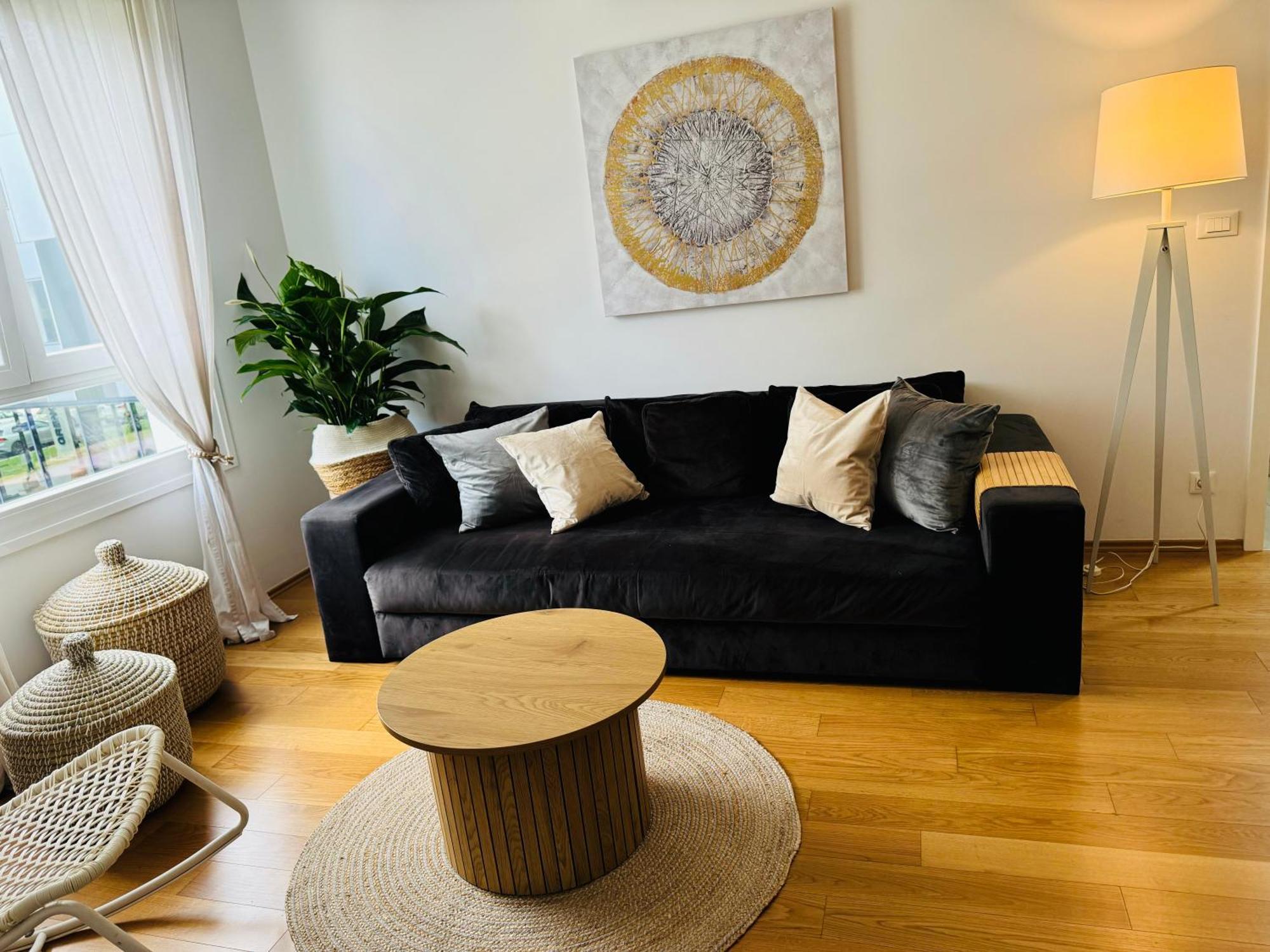 Apartament Allora *